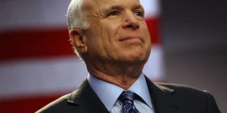 აშშ-ის მოქალაქეებს შორის, რომელთაც რუსეთმა ქვეყანაში შესვლა აუკრძალა, გარდაცვლილი პირებიც არიან, მათ შორის ჯონ მაკკეინი