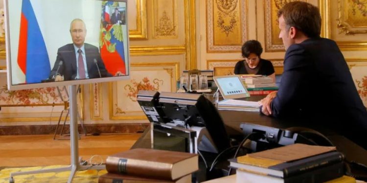 პუტინმა მაკრონს განუცხადა, რომ მოსკოვი ღიაა დიალოგისთვის მიუხედავად უკრაინის ხელისუფლების არათანმიმდევრულობისა