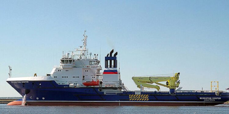 უკრაინული მხარის ცნობით, კუნძულ ზმეინისთან რუსულ ხომალდ „ვსევოლოდ ბობროვს“ ცეცხლი გაუჩნდა