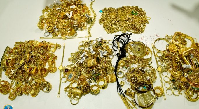 დიდი ოდენობით ოქროსა და ვერცხლის კონტრაბანდაზე 3 ადამიანი დააკავეს