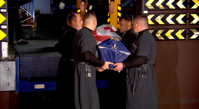 უკრაინაში დაღუპული ქართველი მებრძოლი, რატი შურღაია საქართველოში ჩამოასვენეს