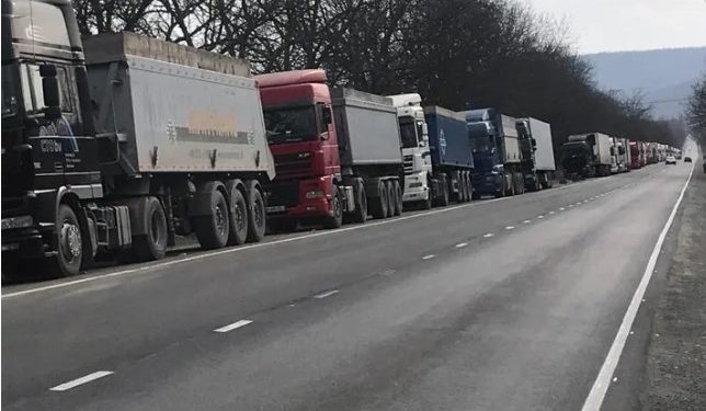 მალფუჭებად პროდუქტს, რომელიც ლარსის გამშვები პუნქტის გავლით ქვეყნიდან გააქვთ, მწვანე სტატუსი მიენიჭება და სატვირთო მანქანებს რიგში დგომა არ მოუწევთ