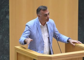 ზაალ უდუმაშვილი პარლამენტიდანაც მიდის – ფრაქცია “ნაციონალური მოძრაობა” კიდევ ერთ მანდატს კარგავს