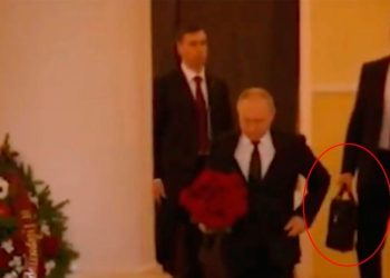 კაცმა, რომელსაც პუტინის ბირთვული კონტროლის მოწყობილობა ეჭირა, თვითმკვლელობა სცადა