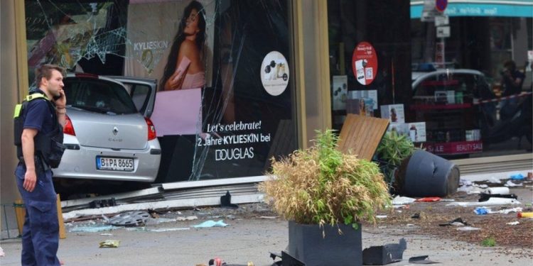 ბერლინში ავტომობილი ხალხში შევარდნას, სულ მცირე, 1 ადამიანი ემსხვერპლა