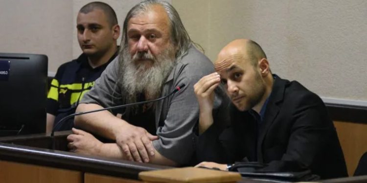 დავით ბერძენიშვილის მიმართ განხორციელებული დევნის ფაქტზე დაკავებულს პატიმრობა შეეფარდა