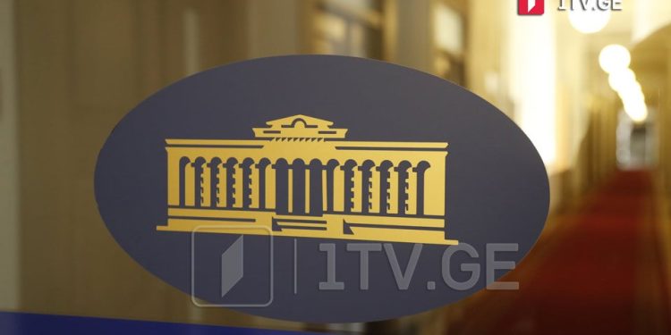 საპარლამენტო უმრავლესობიდან ოცნების სამი დეპუტატის წასვლის გამო, სამი კომიტეტის თავმჯდომარის თანამდებობა ვაკანტური იქნება