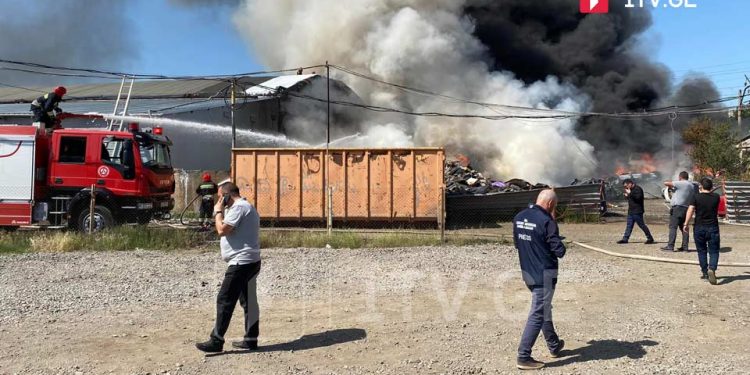 ისნის ავტონაწილების ბაზრობაზე ხანძარი ლოკალიზებულია