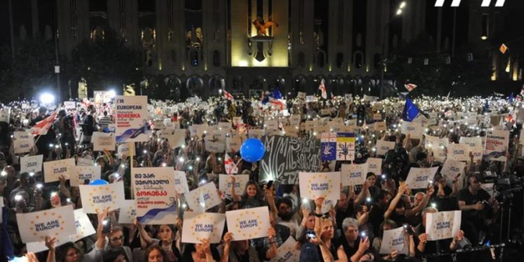 პარლამენტთან მიმდინარე აქციაზე ევროკავშირისადმი მიმართვა წაიკითხეს