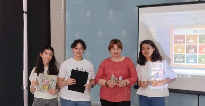 ოზურგეთის N 2 საჯარო სკოლის გუნდი აგრძელებს ბრძოლას გამარჯვებისთვის სამოქალაქო განათლების ოლიმპიადაში