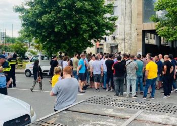 ბათუმში ქვეითად მოსიარულე ბავშვებს ავტომობილი დაეჯახა, შემთხვევის შედეგად ერთი მცირეწლოვანი გარდაიცვალა