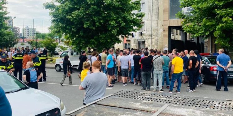 ბათუმში ქვეითად მოსიარულე ბავშვებს ავტომობილი დაეჯახა, შემთხვევის შედეგად ერთი მცირეწლოვანი გარდაიცვალა