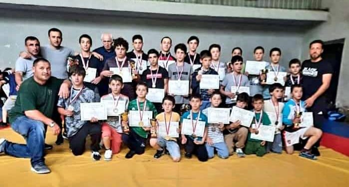 25 მედალი ერთი შეჯიბრიდან – ოზურგეთელი ახალგაზრდა მოჭიდავეების წარმატება