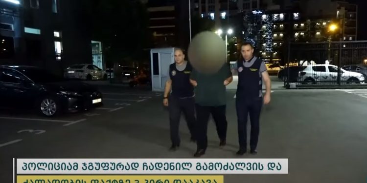 ვიდეო – პოლიციამ ჯგუფურად გამოძალვისა და ძალადობის საქმეზე სამი პირი დააკავა