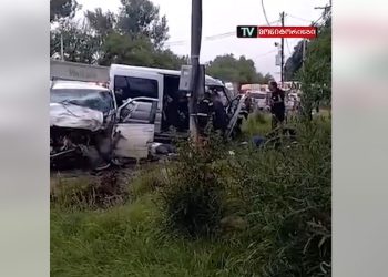 ნატახტართან ტურისტების ორი მიკროავტობუსი ერთმანეთს შეეჯახა – არის მსხვერპლი