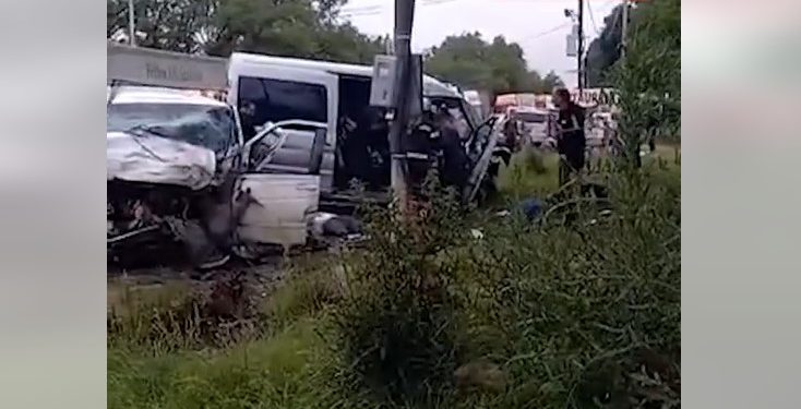 ნატახტართან ტურისტების ორი მიკროავტობუსი ერთმანეთს შეეჯახა – არის მსხვერპლი