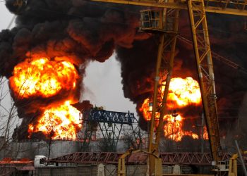 რუსეთის როსტოვის ოლქში ხანძარი გაუჩნდა ნავთობგადამამუშავებელ ქარხანას