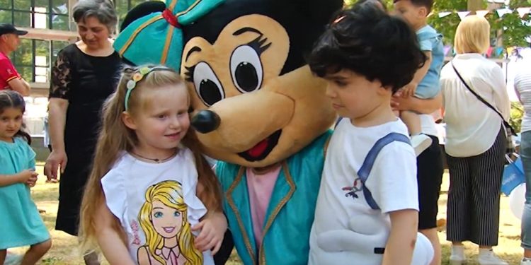 ბავშვთა დაცვის დღესთან დაკავშირებული შემეცნებითი აქცია ოზურგეთში