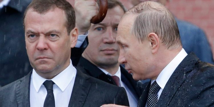 მედვედევი აშშ-სთან ბირთვულ ხელშეკრულებაზე: დაე, თვითონ მოღოღდნენ და გვთხოვონ შეთანხმება