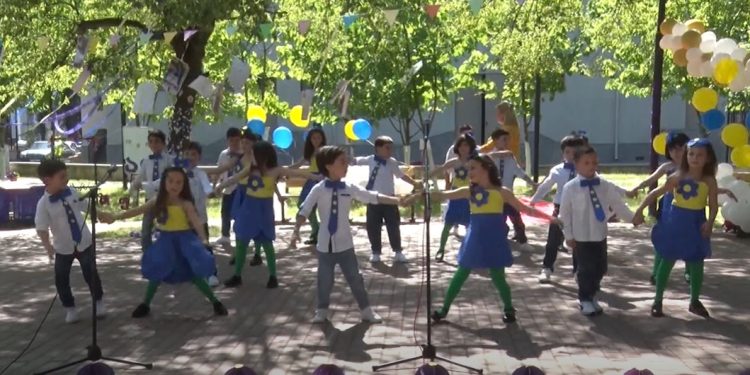 ოზურგეთის მეოთხე საჯარო სკოლის პირველკლასელთა დედა ენისადმი მიძღვნილი ღონისძიება