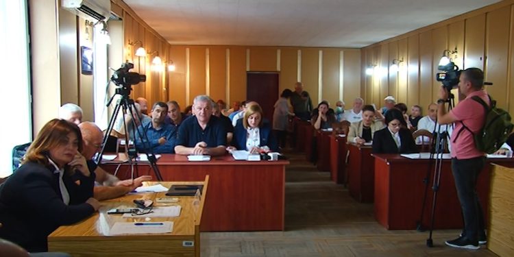 ოზურგეთის საკრებულოს სხდომაზე პარკირების ცენტრის ლიკვიდაციის გადაწყვეტილება მიიღეს