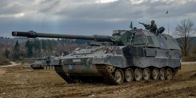 უკრაინამ გერმანიისგან Panzerhaubitze2000-ები გაწვრთნილ ეკიპაჟთან ერთად მიიღო