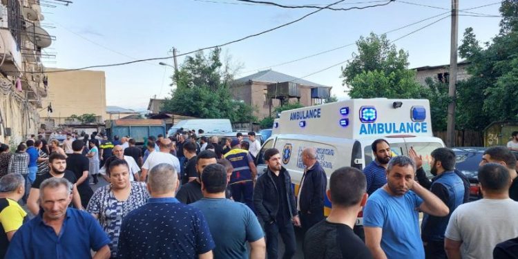 როგორია მარნეულში აივნის ჩამონგრევის შედეგად დაშავებული ორსულის მდგომარეობა