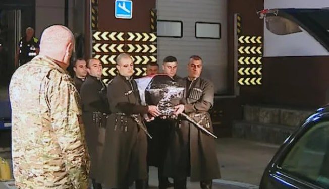უკრაინაში გარდაცვლილი ქართველი მებრძოლი გიორგი გრიგოლია სამშობლოში ჩამოასვენეს