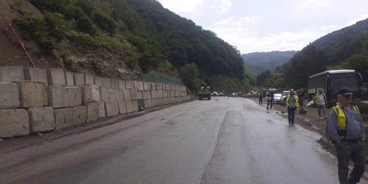 რიკოთის უღელტეხილზე ავტოტრანსპორტის მოძრაობა აღდგა