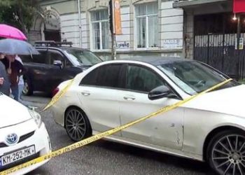 ბათუმში, ოთხი ავტომობილის შეჯახების შედეგად სამი ადამიანი დაშავდა