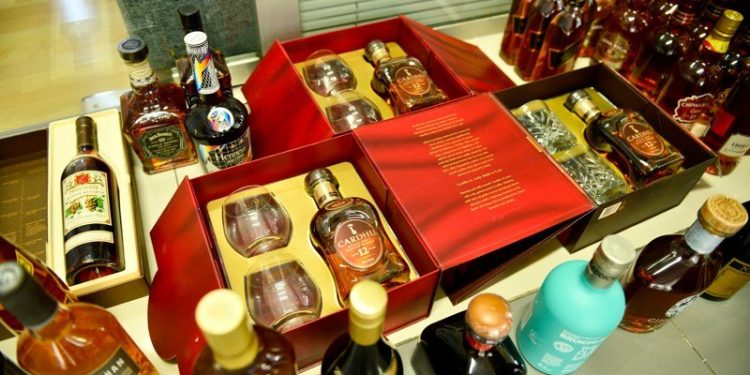 უაქციზო ალკოჰოლური სასმელის შენახვის ფაქტზე ერთი პირი დააკავეს