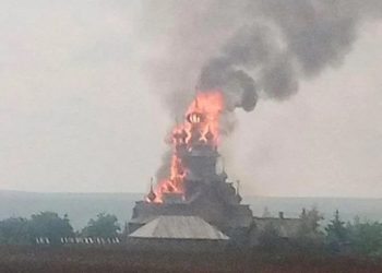 დონეცკში რუსებმა სვიატოჰირსკის ყოვლადწმინდას ლავრა დაბომბეს, ეკლესია ამ წუთებშიც იწვის