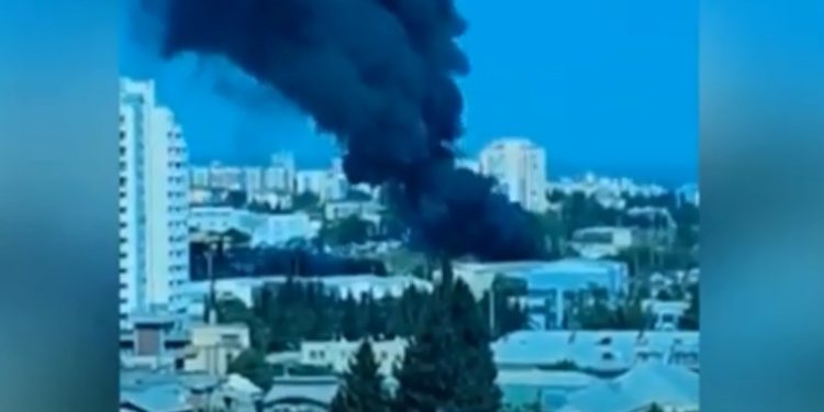 ვიდეო – ხანძარი თბილისში, ისნის ავტობაზრობაზე