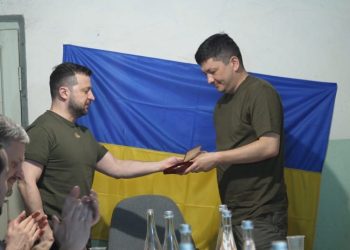 ზელენსკი მიკოლაევში ჩავიდა და ვიტალი კიმი დააჯილდოვა
