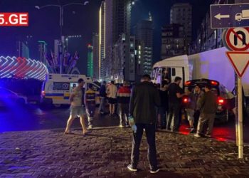 ავარია ბათუმში – ერთმანეთს სატვირთო და მსუბუქი ავტომობილები შეეჯახნენ