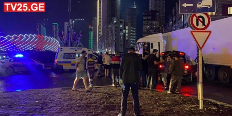 ავარია ბათუმში – ერთმანეთს სატვირთო და მსუბუქი ავტომობილები შეეჯახნენ