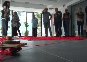 “შემოქმედებითი პროტესტის სკოლის” პროექტის მოგზაური გამოფენა ოზურგეთში