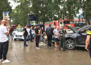 ავარია ბათუმში – ჯიპის ტიპის ავტომანქანა ელექტროგადამცემ ბოძს დაეჯახა