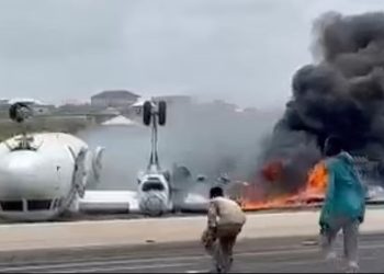 ვიდეო – სომალიში ავარიული დაშვების დროს სამგზავრო თვითმფრინავი გადატრიალდა და აალდა