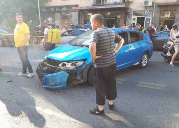 ბათუმში ავტომობილი მოტოციკლს დაეჯახა