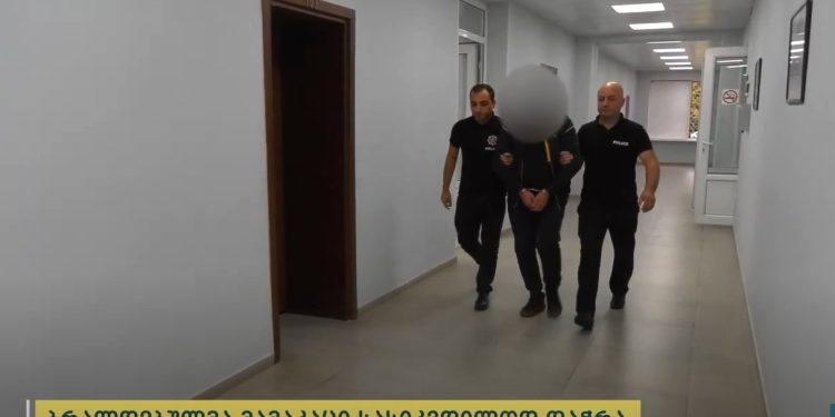 ვიდეო – დააკავეს კაცი, რომელმაც ქობულეთში თანასოფლელი მოკლა