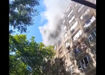 VIDEO: თბილისში, საცხოვრებელ კორპუსში ხანძარი გაჩნდა