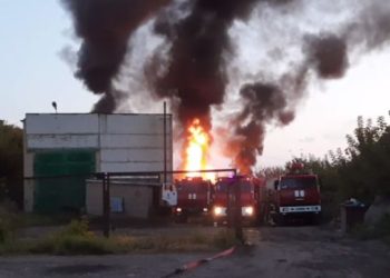 ვიდეო – ოკუპირებულ დონეცკში სანავთობო ბაზა იწვის