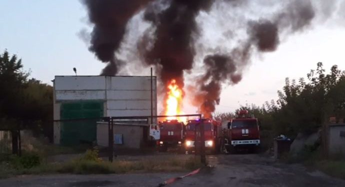 ვიდეო – ოკუპირებულ დონეცკში სანავთობო ბაზა იწვის