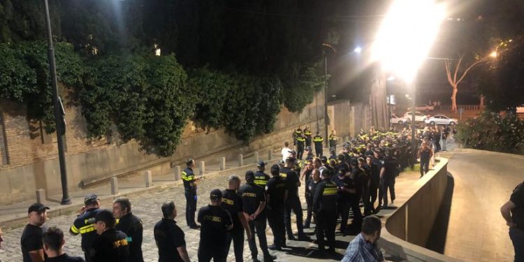 ქართული ოცნების ოფისიდან აქციის მონაწილეები ისევ რუსთაველზე დაბრუნდნენ