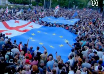 რუსთაველის გამზირზე აქცია „შინ ევროპისკენ“ საქართველოსა და ევროკავშირის ჰიმნებით გაიხსნა