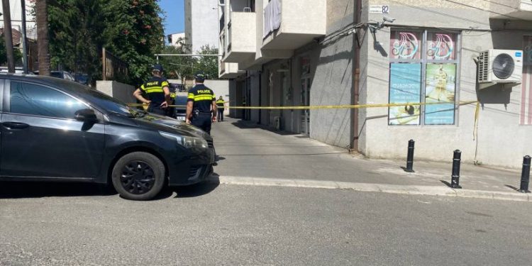 სპეცოპერაცია თბილისში – სუს-ი სოსო გოგაშვილის შვილის, ნიკოლოზ გოგაშვილის ბინასაც ჩხრეკს