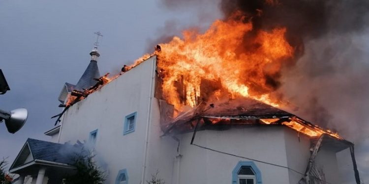 რუსეთში, ბაშკირეთის რესპუბლიკაში ეკლესიას მეხი დაეცა და დაიწვა