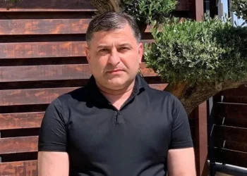 ქოცებო” კარგად წაიკითხეთ… ჩემი 10 წლის პეტრეს თმის გაჭაღარავებას აღარ გაპატიებთ – რას წერს სოსო გოგაშვილი