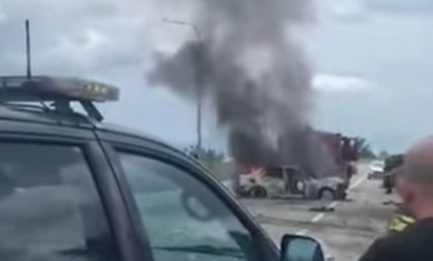 ვიდეო – ქუთაისთან, ავტობანზე ავტომანქანა დაიწვა